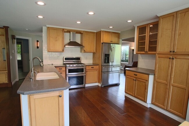 Building Photo - Beautiful 4BR/3BA Home in Steilacoom – Minutes to JBLM