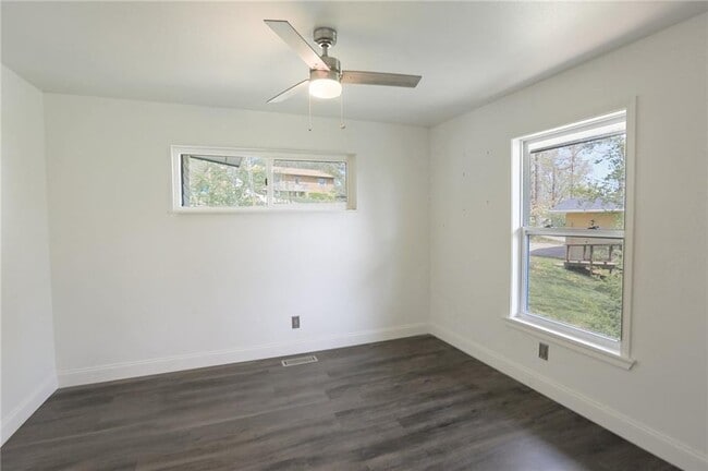 Building Photo - 42 Hope Dr