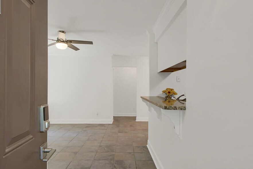 Primary Photo - 501 Barrington Hills Dr