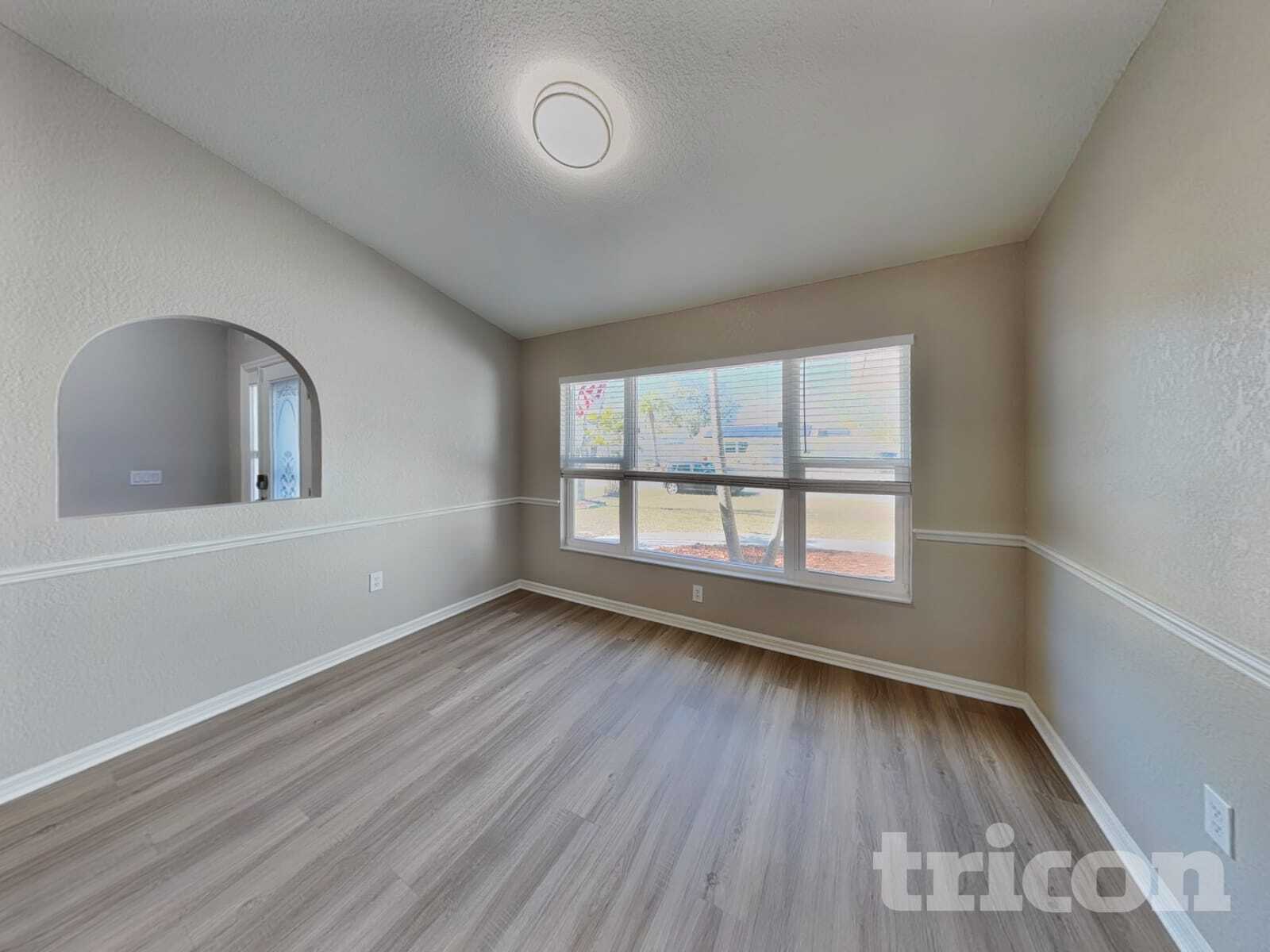 Building Photo - 3798 Fontainebleau St