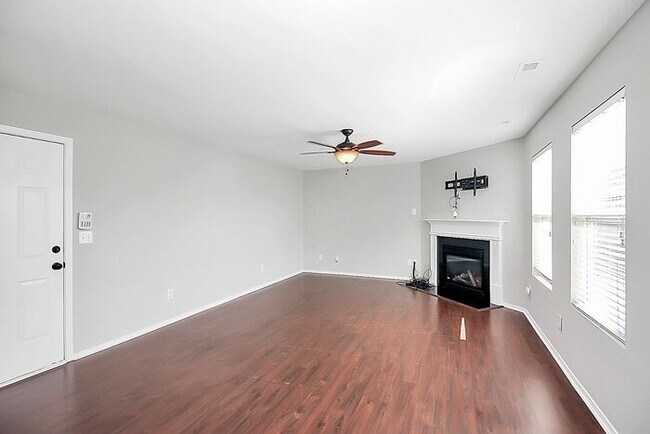 Building Photo - Spacious 3BD/2.5BA Home in Cabarrus Crossing!