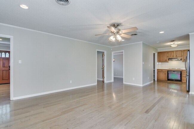 Building Photo - Beautiful Ranch in Montclair!
