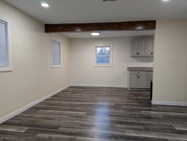 Building Photo - 8700 Doss Rd