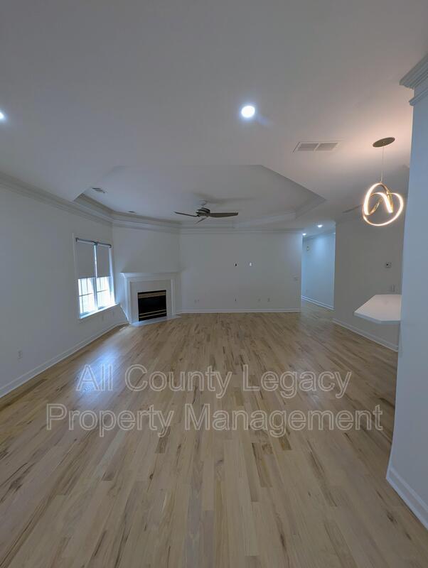 Building Photo - 2140 Glenhurst Dr