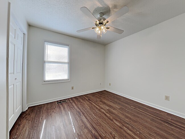 Building Photo - 3705 Stoneridge Drive