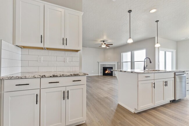 Building Photo - 8480 E Drover Loop