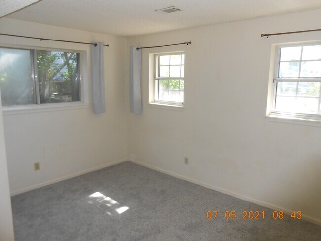 Building Photo - 418 Chukar Ct