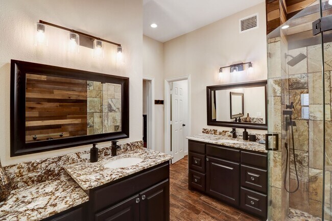 Building Photo - 3227 Poe Dr