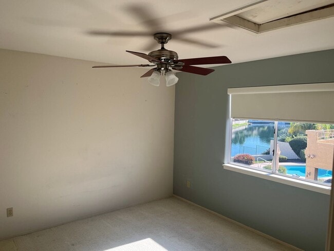 Building Photo - 3721 S Hawthorn Dr