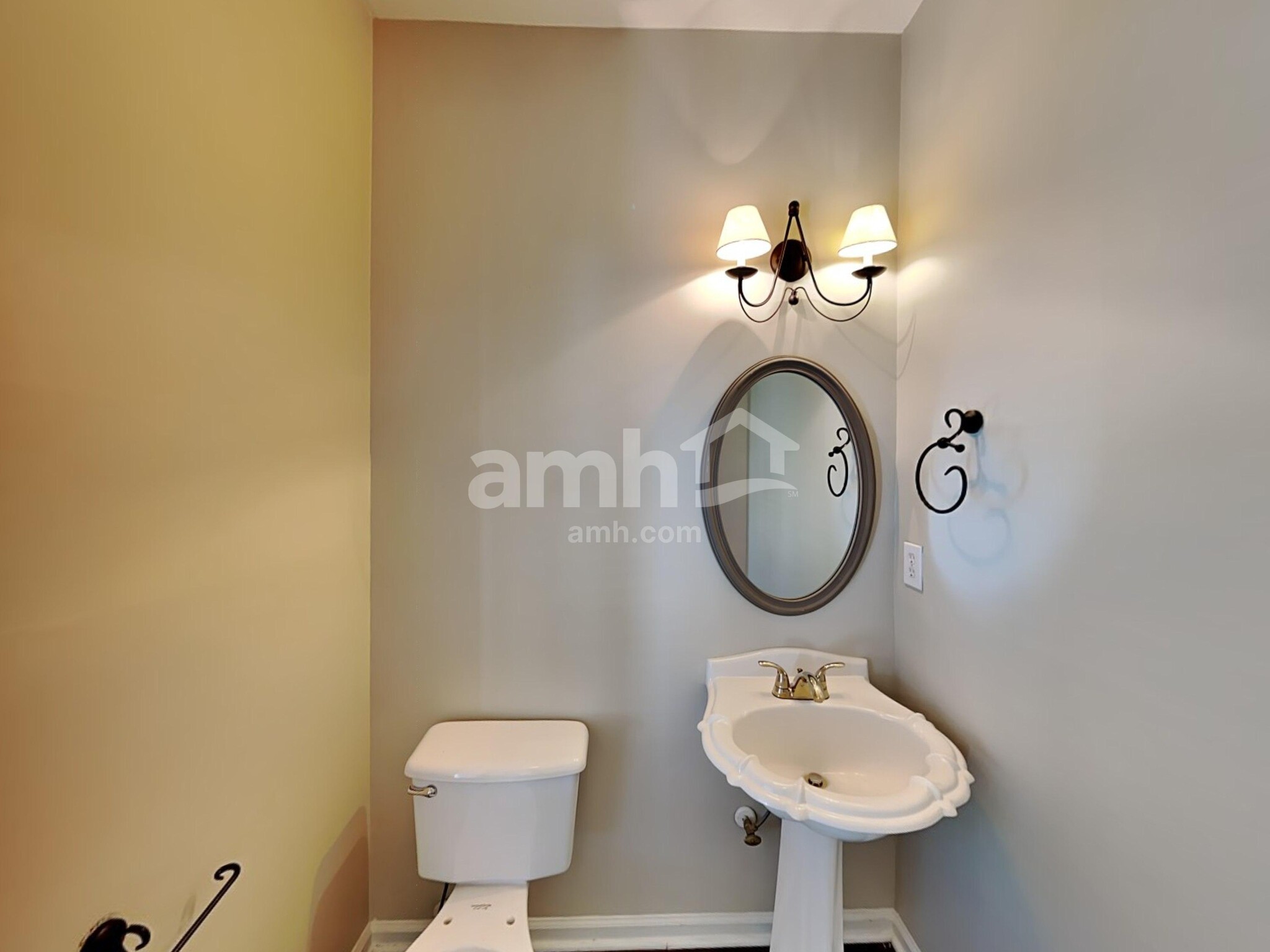 Building Photo - 2923 Villa Lake Dr