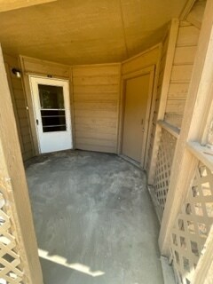Patio/Entrance - 500 E Denton Dr