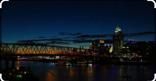 Building Photo - 646 Monmouth St