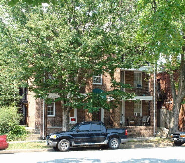 Building Photo - 3204 W Franklin St