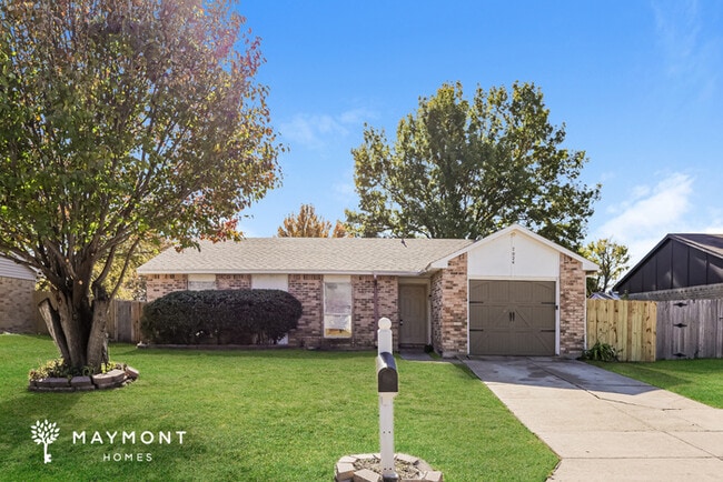 Building Photo - 7024 Greenview Cir S