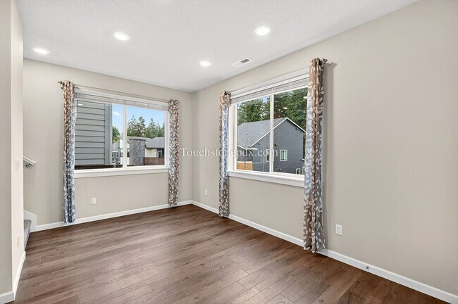 Building Photo - 11333 SE Courteous Ct