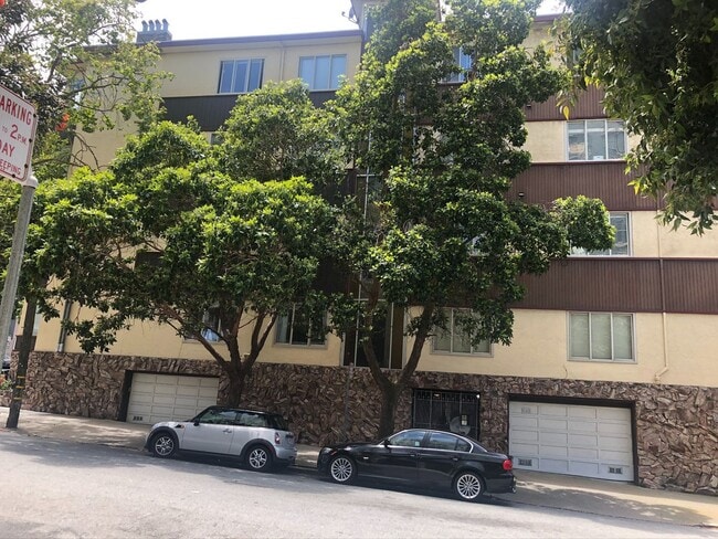 Building Photo - Remodeled Studio in the Haight. Elevator B...