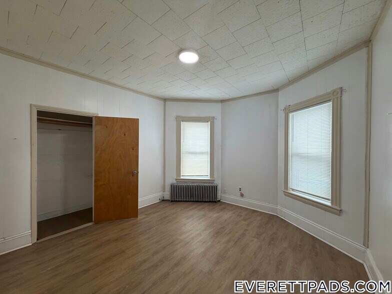 Building Photo - 44 School St