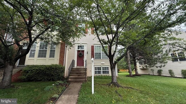 Primary Photo - 43146 Gatwick Square