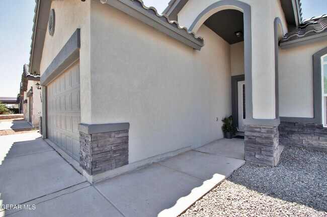 Building Photo - 13416 Cinderford Ave
