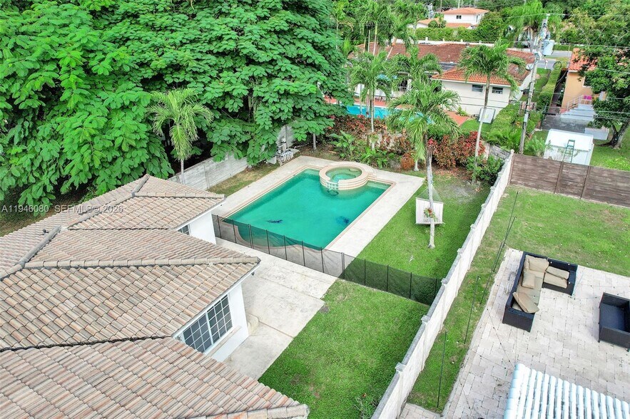 Building Photo - 5781 SW 25th St