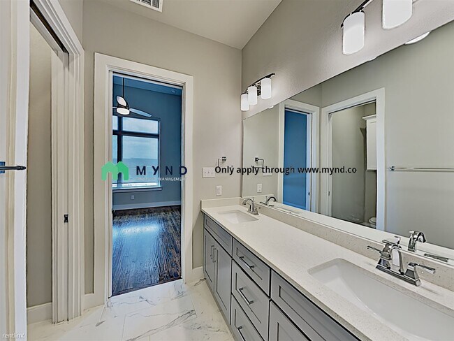 Building Photo - 2511 Vintage Pl Cir