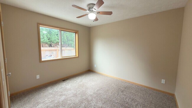 Building Photo - 355 SW Kalmia Ave