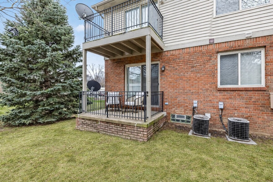 Building Photo - 18530 E 14 Mile Rd