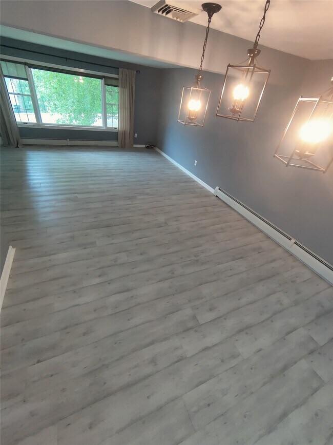 Building Photo - 4244 Emerson Pl