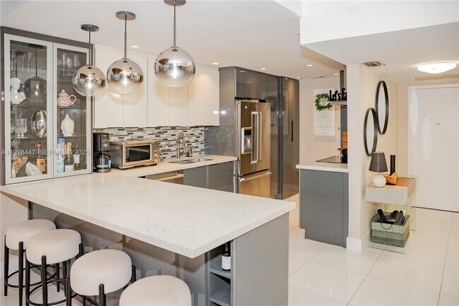 Building Photo - 3375 N Country Club Dr