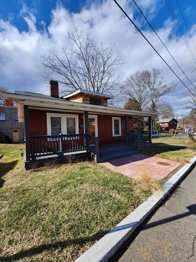 Building Photo - West Asheville Bungalow