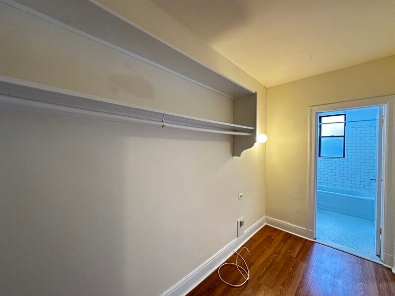 Building Photo - 3335 W Diversey Ave