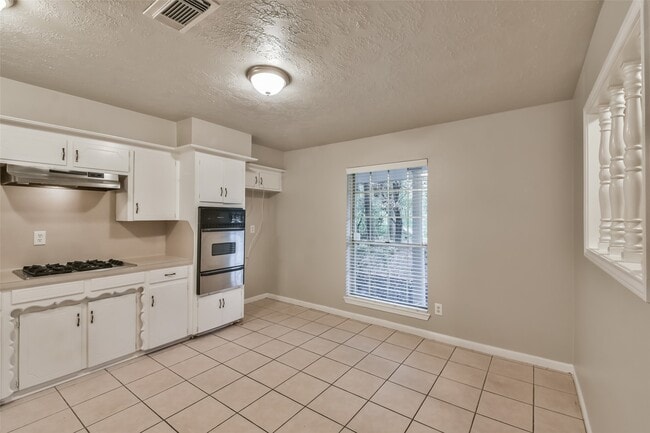Building Photo - 25726 Timber Lakes Dr