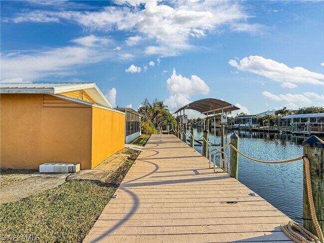 Building Photo - 2115 St Croix Ave