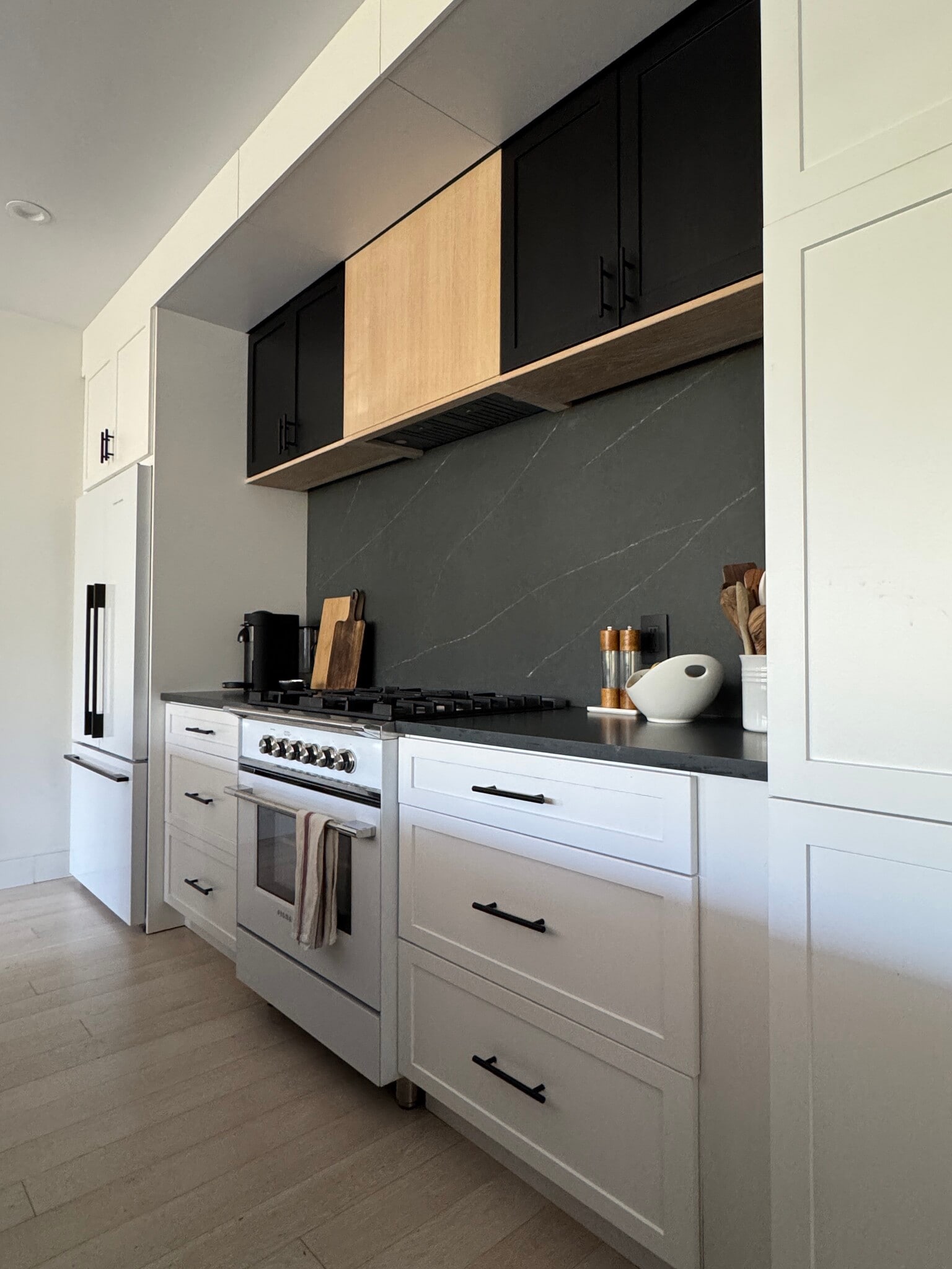 Kitchen - 347 Maverick St