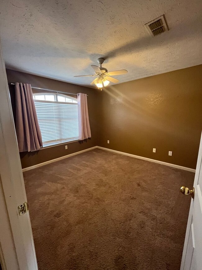 Building Photo - Cabot Rental!