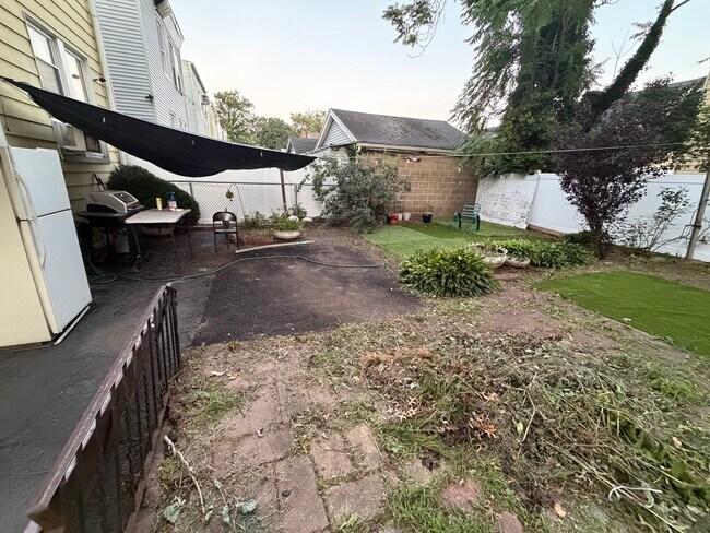 Building Photo - 16 Hazel Pl