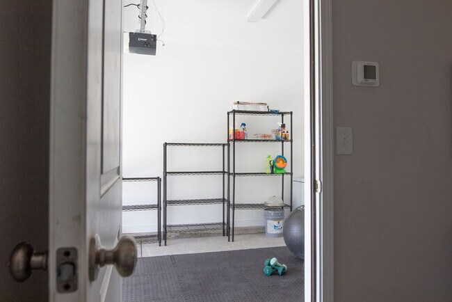 Building Photo - 751 Jacobs Millpond Rd