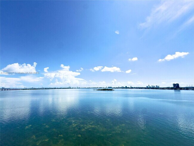 Building Photo - 725 NE 22nd St