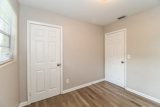 Building Photo - 8004 Patou Dr S