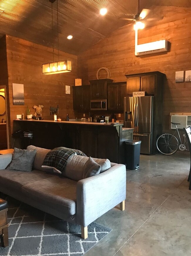 Building Photo - Barn dominium