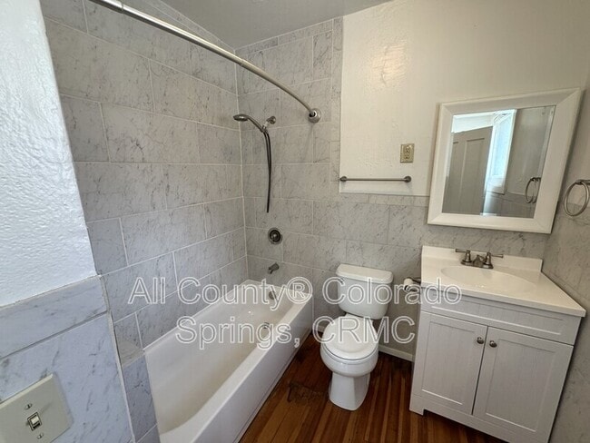 Building Photo - 612 E Del Norte St