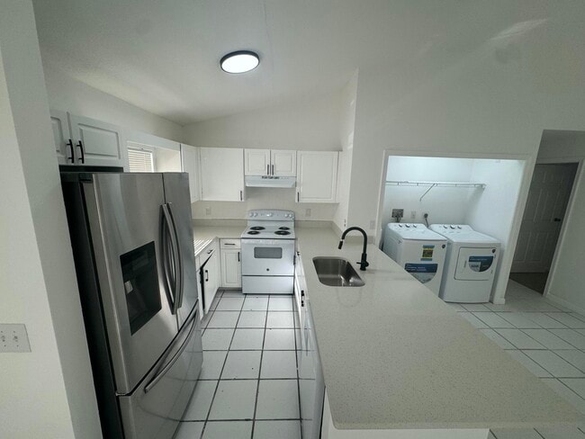 Building Photo - 1046 Goldenrod Rd