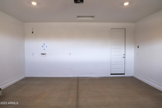Building Photo - 9316 W Sells Dr