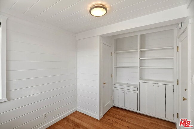 Building Photo - 339 Adelaide Dr
