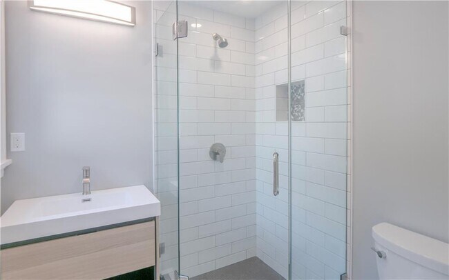 Building Photo - 118 Ruggles Ave