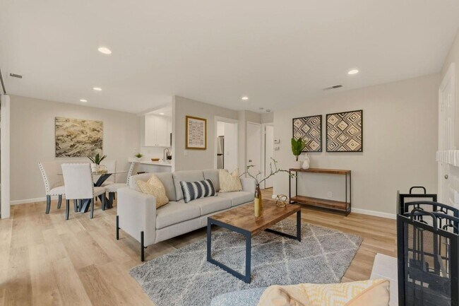 Building Photo - 3401 La Terrace Cir