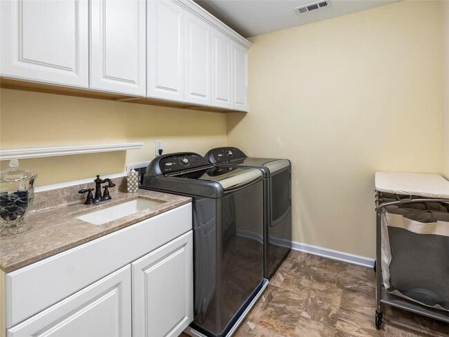 Building Photo - 1341 Chaplains View