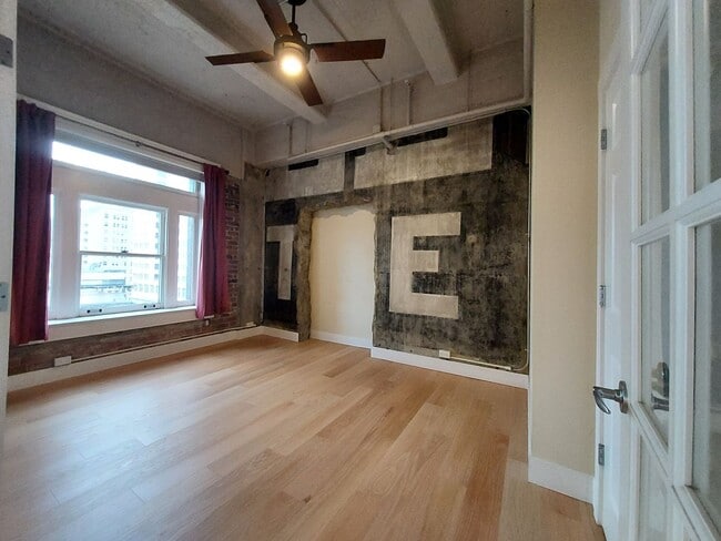 Building Photo - One of a kind 1 bedroom in historic building!