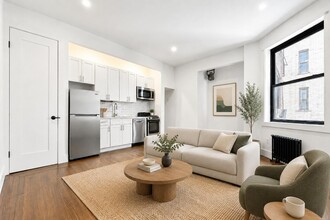 Building Photo - 45 Tiemann Pl
