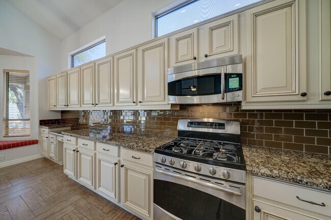 Building Photo - 6410 E Carolina Dr